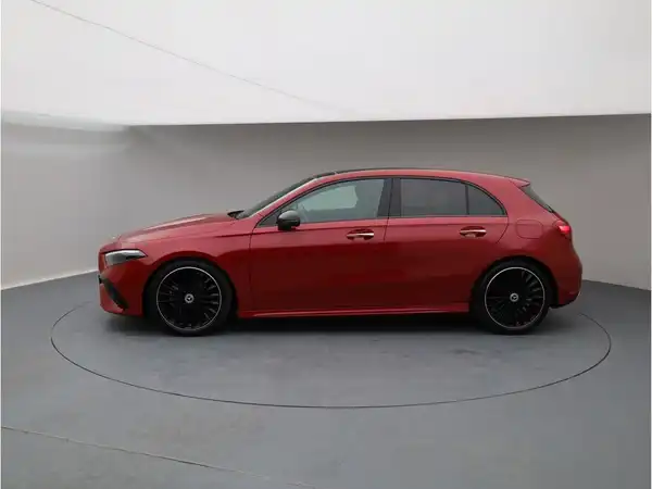 MERCEDES-BENZ A 180 (3/25)