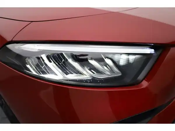 MERCEDES-BENZ A 180 (25/25)