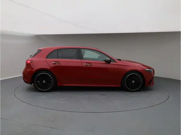 MERCEDES-BENZ A 180 (7/25)