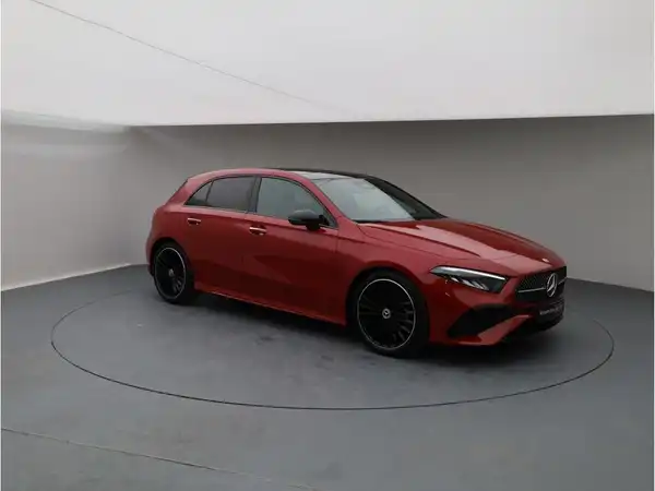 MERCEDES-BENZ A 180 (8/25)