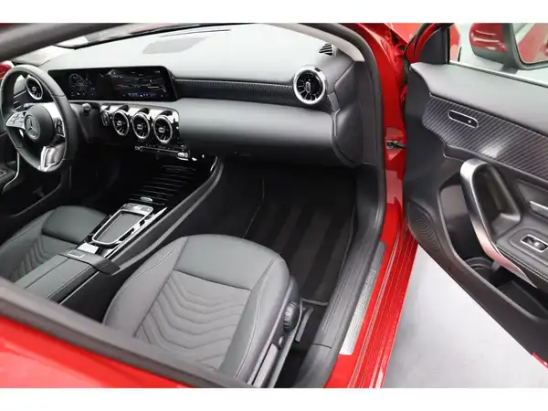 MERCEDES-BENZ A 200 (13/22)