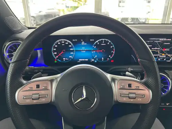 MERCEDES-BENZ AMG A 35 (17/28)