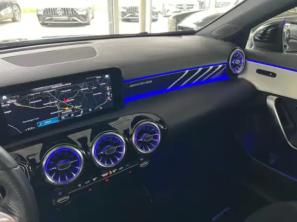 MERCEDES-BENZ AMG A 35 (22/28)