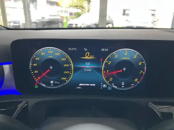 MERCEDES-BENZ AMG A 35 (25/28)