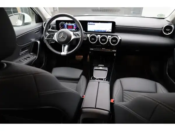 MERCEDES-BENZ A 180 (18/21)