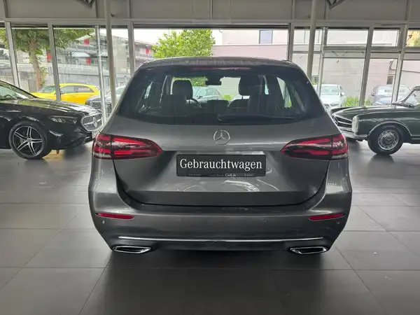 MERCEDES-BENZ B 200 (4/19)