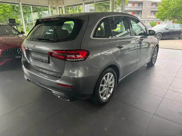 MERCEDES-BENZ B 200 (5/19)