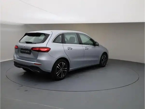 MERCEDES-BENZ B 220 (6/23)