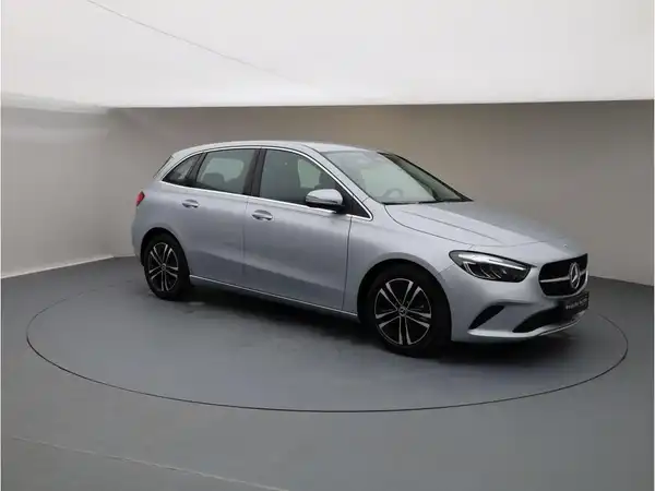 MERCEDES-BENZ B 220 (8/23)