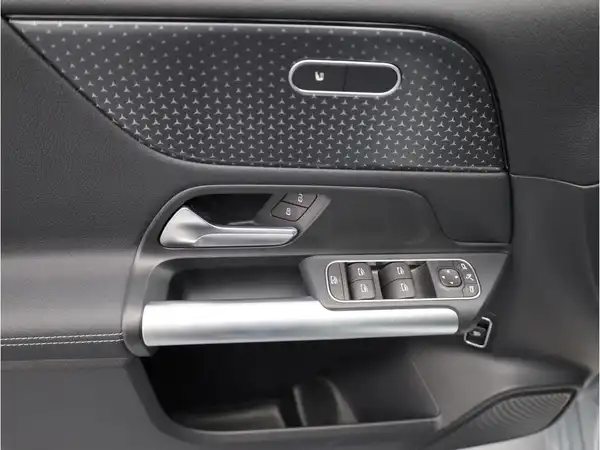 MERCEDES-BENZ B 220 (10/23)