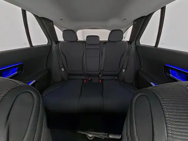 MERCEDES-BENZ C 180 (8/10)