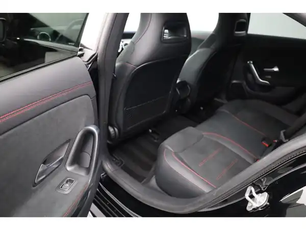 MERCEDES-BENZ CLA 180 (12/26)
