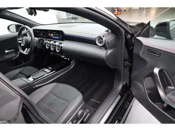 MERCEDES-BENZ CLA 180 (13/26)
