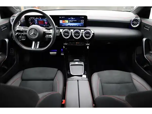 MERCEDES-BENZ CLA 180 (14/26)