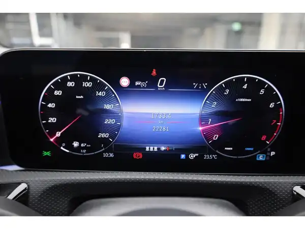 MERCEDES-BENZ CLA 180 (16/26)