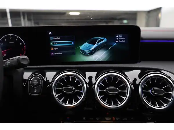 MERCEDES-BENZ CLA 180 (22/26)