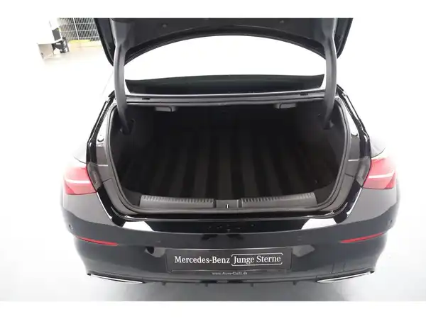 MERCEDES-BENZ CLA 180 (25/26)