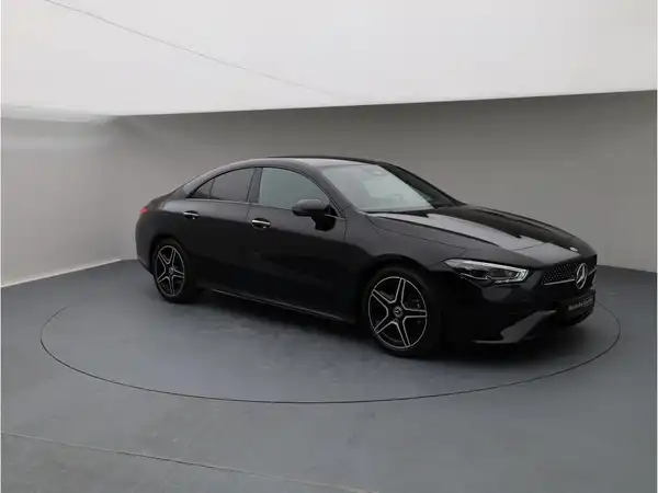 MERCEDES-BENZ CLA 180 (8/26)