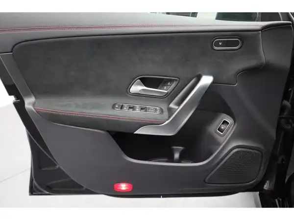 MERCEDES-BENZ CLA 180 (10/26)
