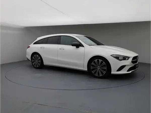 MERCEDES-BENZ CLA 180 (8/22)