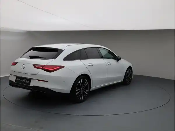 MERCEDES-BENZ CLA 180 (6/11)