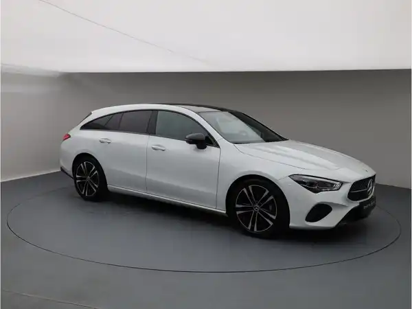 MERCEDES-BENZ CLA 180 (8/11)
