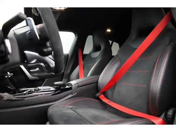 MERCEDES-BENZ AMG CLA 45 (25/28)