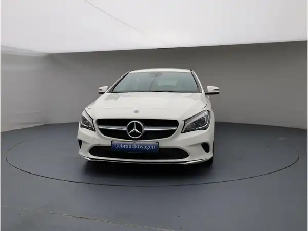 MERCEDES-BENZ CLA 180 (8/18)