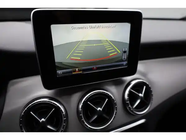 MERCEDES-BENZ CLA 200 (14/23)