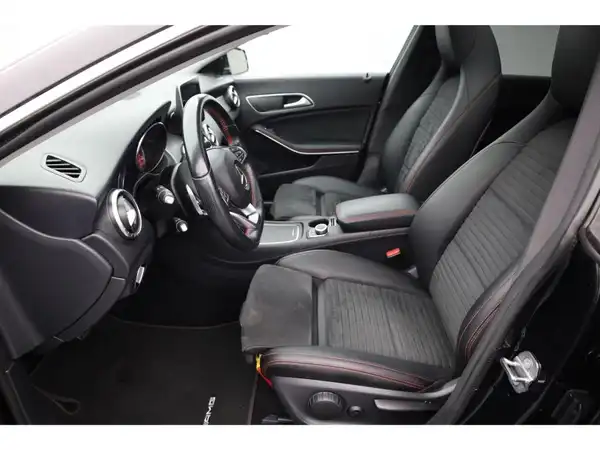 MERCEDES-BENZ CLA 200 (15/23)
