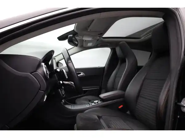 MERCEDES-BENZ CLA 200 (16/23)