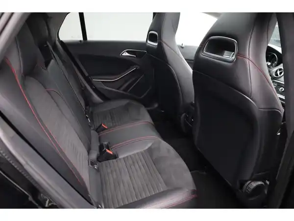 MERCEDES-BENZ CLA 200 (21/23)