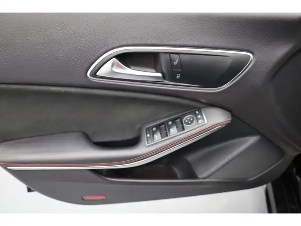 MERCEDES-BENZ CLA 200 (10/23)