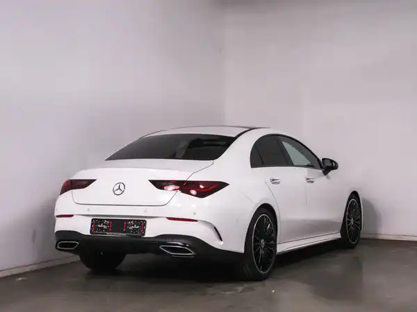 MERCEDES-BENZ CLA 200 (3/10)