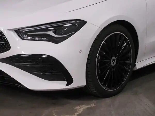 MERCEDES-BENZ CLA 200 (4/10)