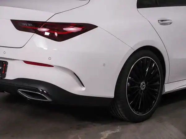 MERCEDES-BENZ CLA 200 (5/10)
