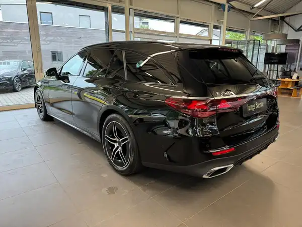 MERCEDES-BENZ E 200 (3/20)