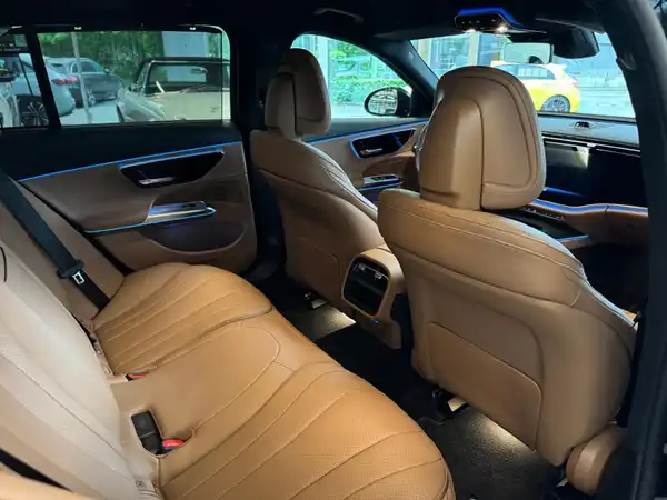 MERCEDES-BENZ E 200 (10/20)