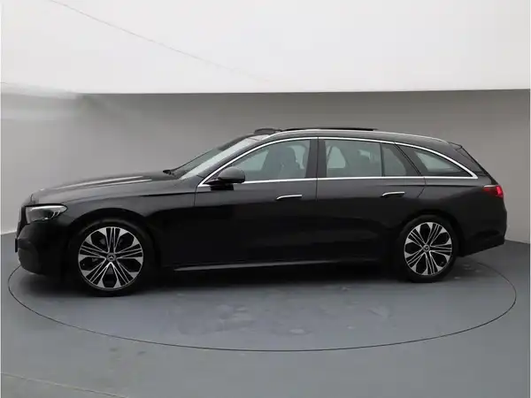 MERCEDES-BENZ E 220 (2/26)