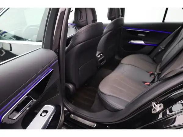 MERCEDES-BENZ E 220 (11/26)