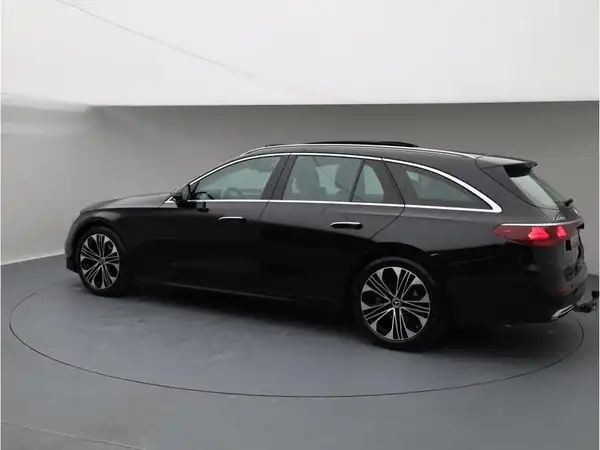 MERCEDES-BENZ E 220 (3/26)