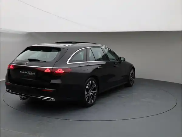 MERCEDES-BENZ E 220 (5/26)