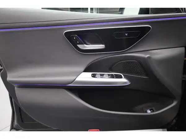 MERCEDES-BENZ E 220 (9/26)