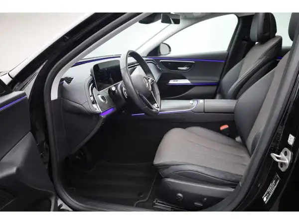 MERCEDES-BENZ E 220 (10/26)