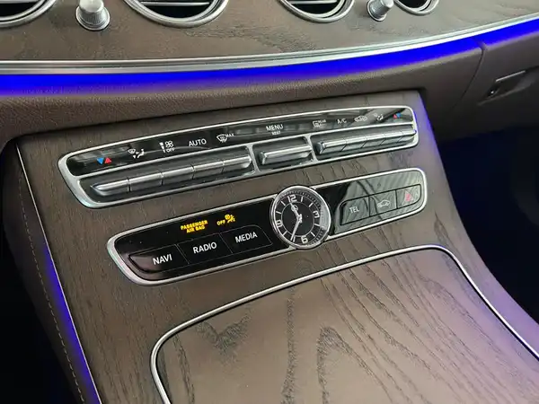 MERCEDES-BENZ E 400 (17/24)