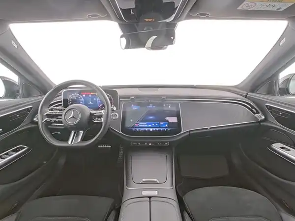 MERCEDES-BENZ E 220 (7/9)