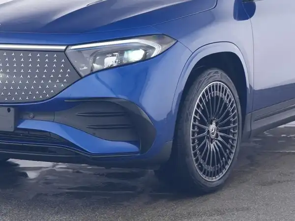 MERCEDES-BENZ EQA (4/10)
