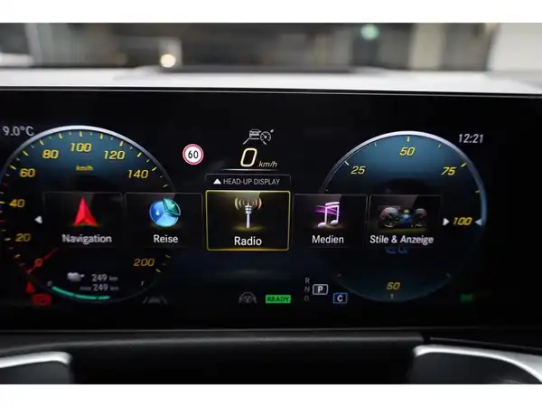 MERCEDES-BENZ EQB (17/28)