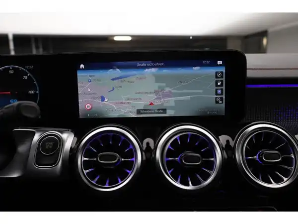 MERCEDES-BENZ EQB (18/28)