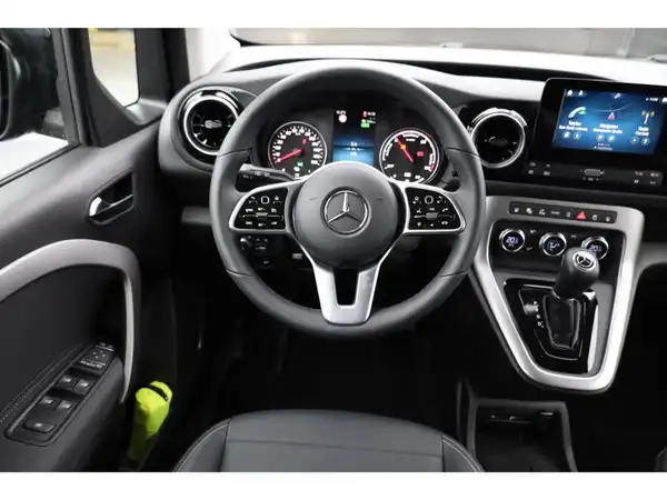 MERCEDES-BENZ EQT (16/25)
